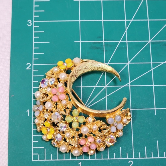 ART Pepper Floral Crescent Gold Brooch - Picture 5 of 10